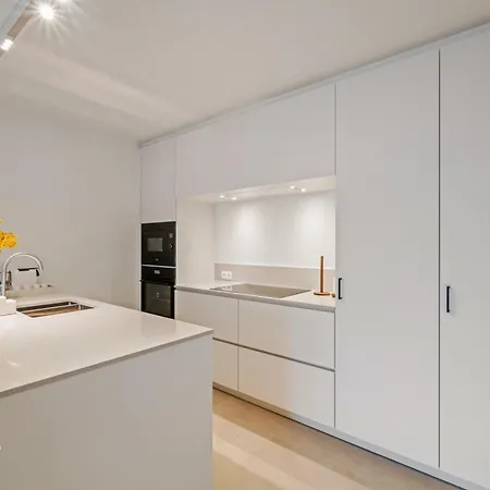 Troontesse - Stylish With Garage By The Sea Apartment