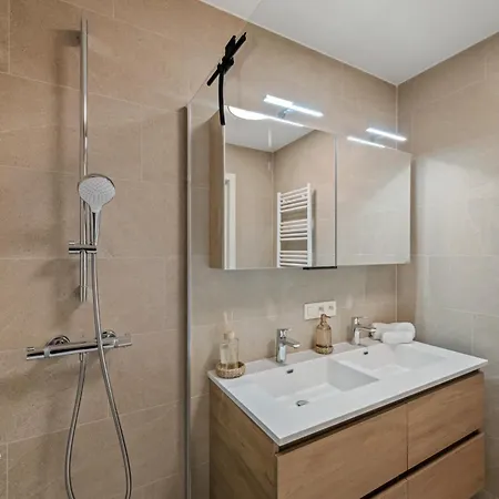 Apartment Troontesse - Stylish With Garage By The Sea