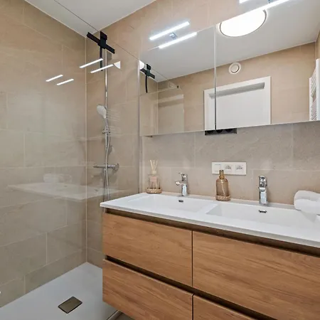 Troontesse - Stylish With Garage By The Sea