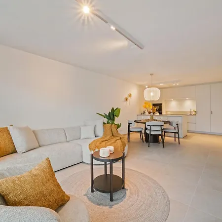 Troontesse - Stylish With Garage By The Sea Apartment