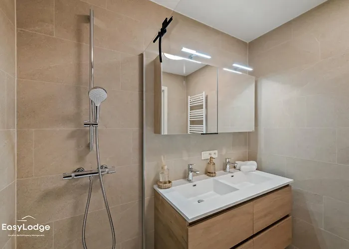 Apartment Troontesse - Stylish With Garage By The Sea