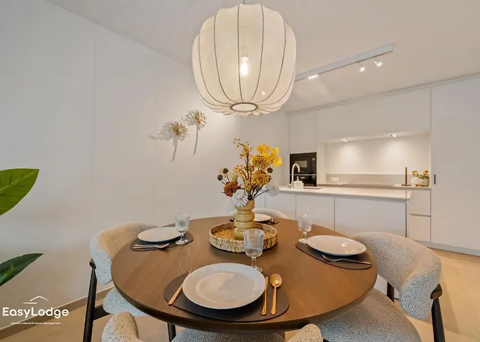 Troontesse - Stylish With Garage By The Sea *